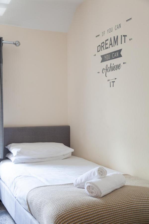 Hereford - Mayflower Coach House, Modern 2 Bedroom Property With Parking, Located South Of Hereford City, Suitable For Small Family, Couple Or Contractors - Sleeps Up To 5 Guests - Hosted By Rentmyhouse Bagian luar foto