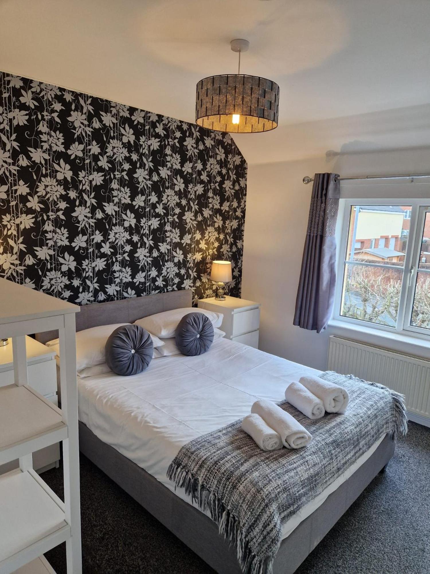 Hereford - Mayflower Coach House, Modern 2 Bedroom Property With Parking, Located South Of Hereford City, Suitable For Small Family, Couple Or Contractors - Sleeps Up To 5 Guests - Hosted By Rentmyhouse Bagian luar foto