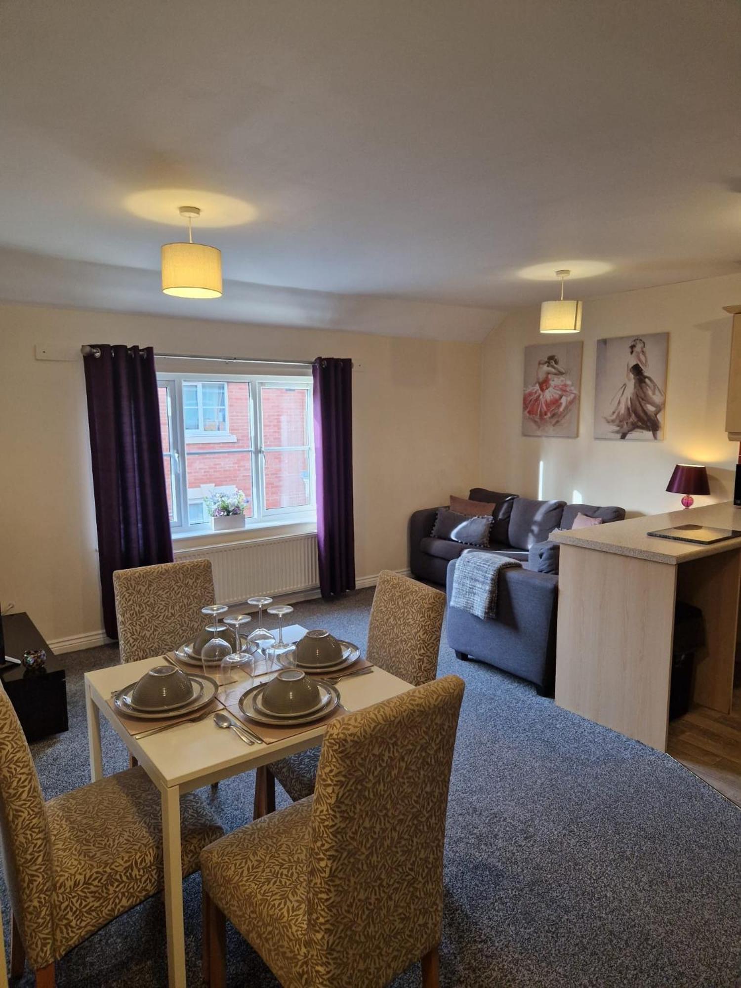 Hereford - Mayflower Coach House, Modern 2 Bedroom Property With Parking, Located South Of Hereford City, Suitable For Small Family, Couple Or Contractors - Sleeps Up To 5 Guests - Hosted By Rentmyhouse Bagian luar foto