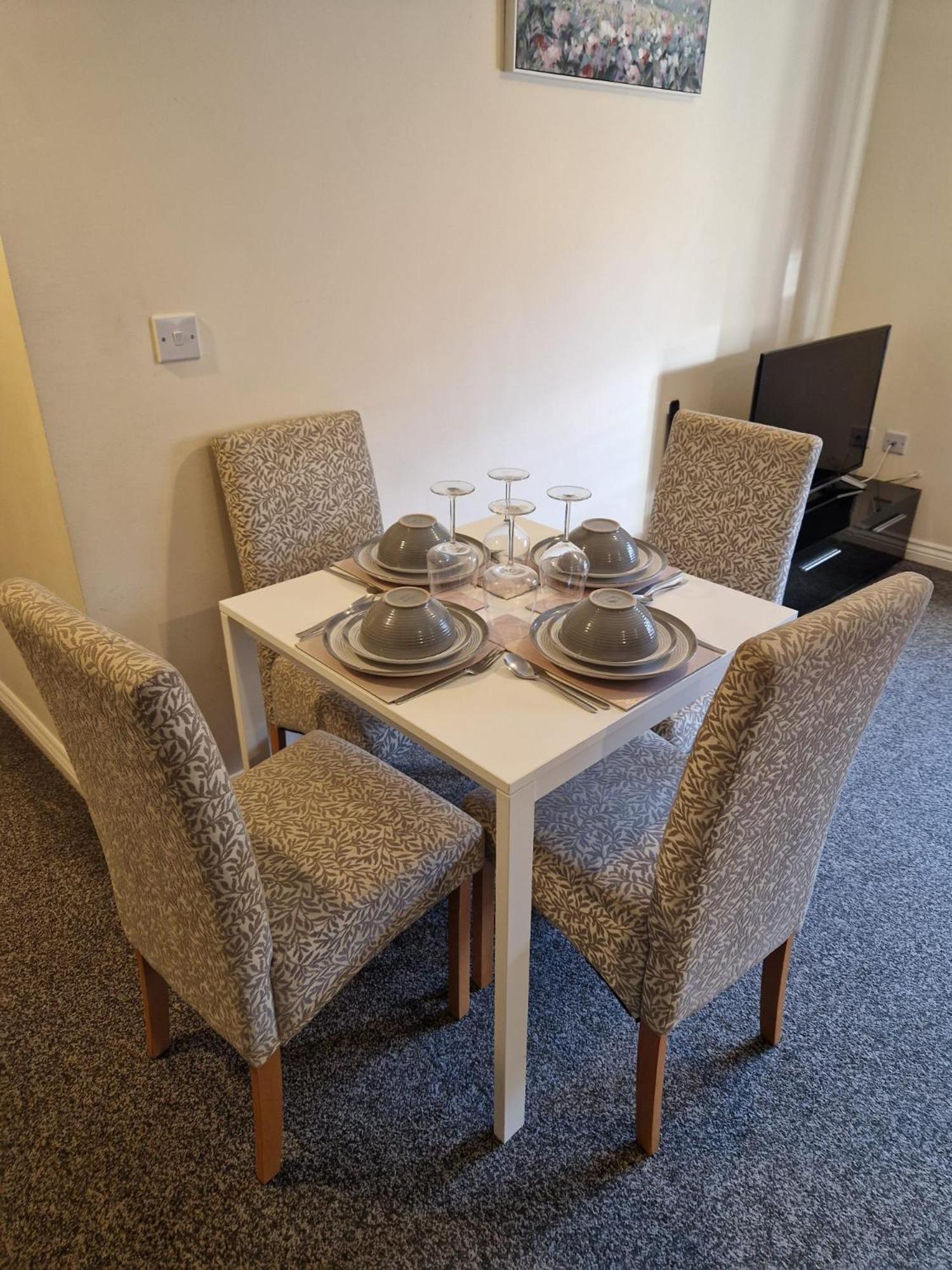 Hereford - Mayflower Coach House, Modern 2 Bedroom Property With Parking, Located South Of Hereford City, Suitable For Small Family, Couple Or Contractors - Sleeps Up To 5 Guests - Hosted By Rentmyhouse Bagian luar foto