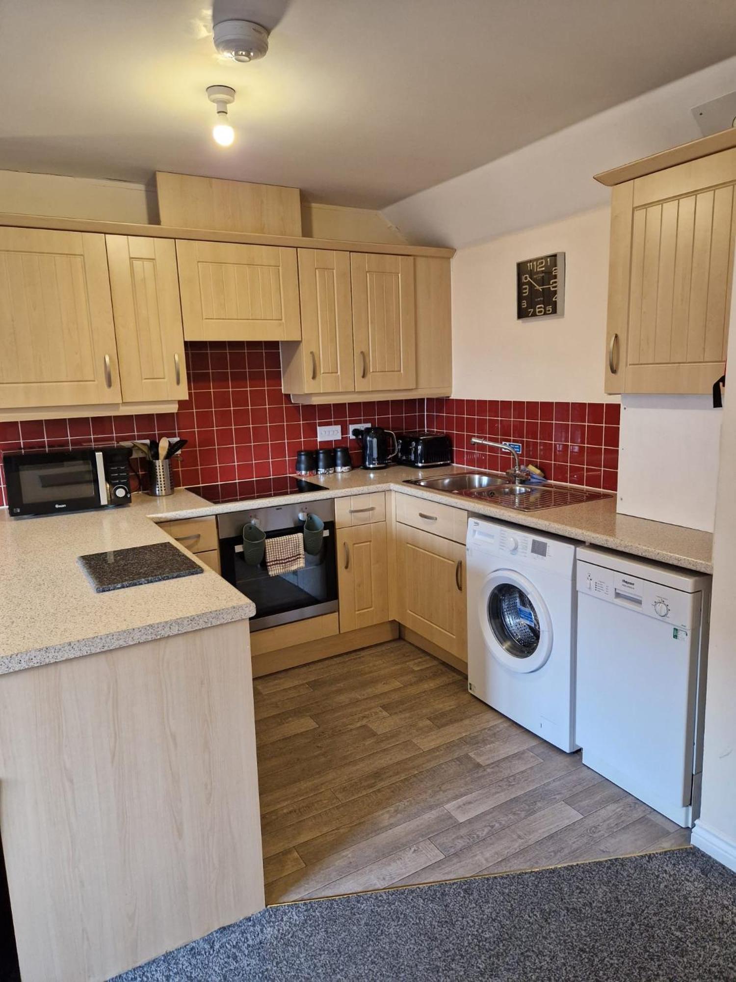 Hereford - Mayflower Coach House, Modern 2 Bedroom Property With Parking, Located South Of Hereford City, Suitable For Small Family, Couple Or Contractors - Sleeps Up To 5 Guests - Hosted By Rentmyhouse Bagian luar foto