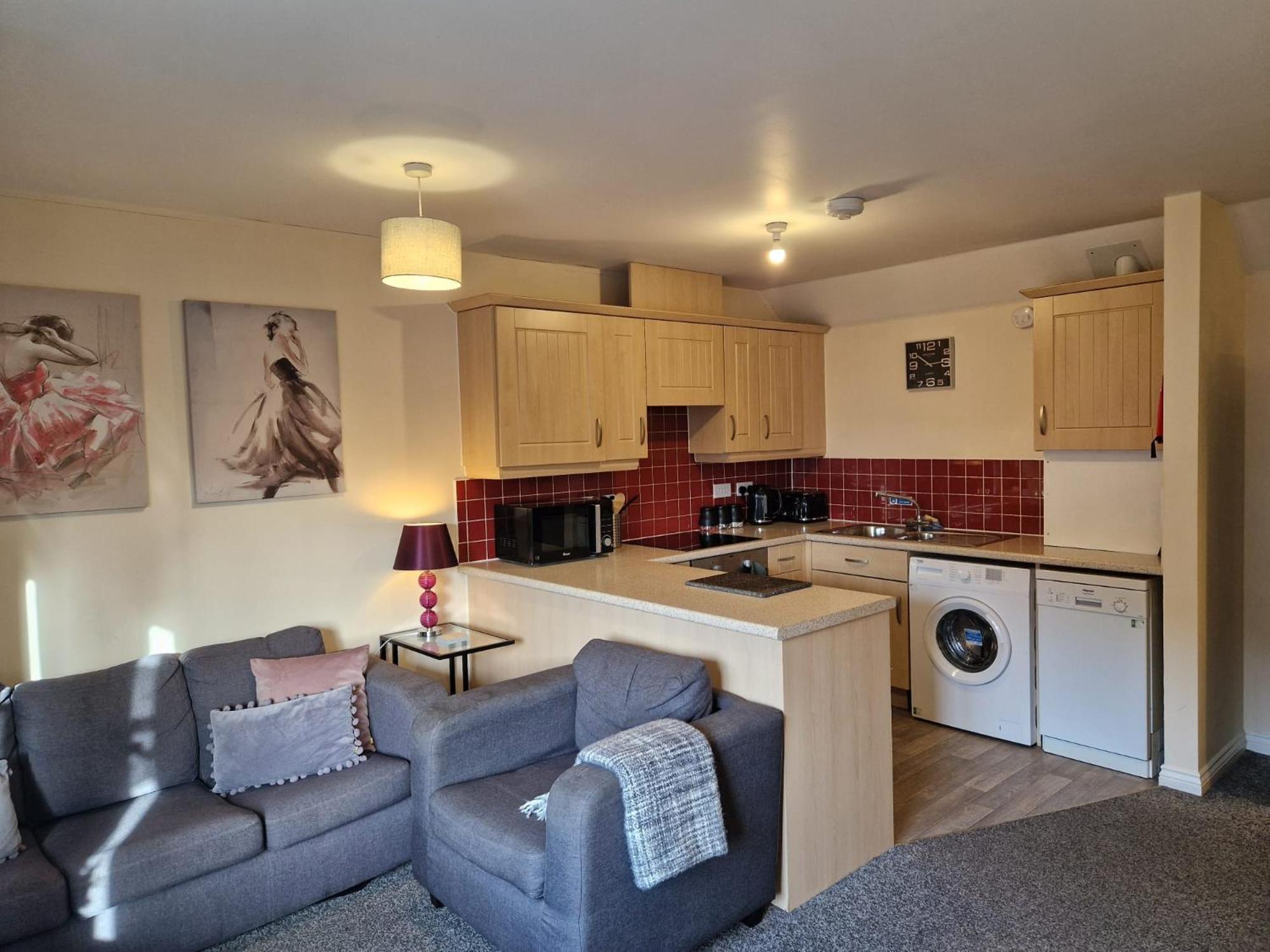 Hereford - Mayflower Coach House, Modern 2 Bedroom Property With Parking, Located South Of Hereford City, Suitable For Small Family, Couple Or Contractors - Sleeps Up To 5 Guests - Hosted By Rentmyhouse Bagian luar foto