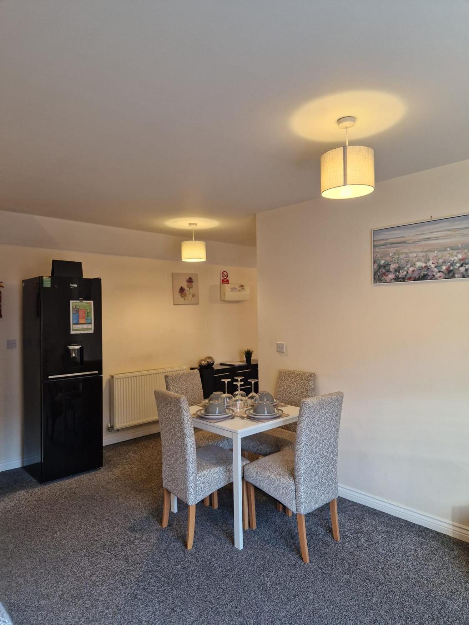 Hereford - Mayflower Coach House, Modern 2 Bedroom Property With Parking, Located South Of Hereford City, Suitable For Small Family, Couple Or Contractors - Sleeps Up To 5 Guests - Hosted By Rentmyhouse Bagian luar foto